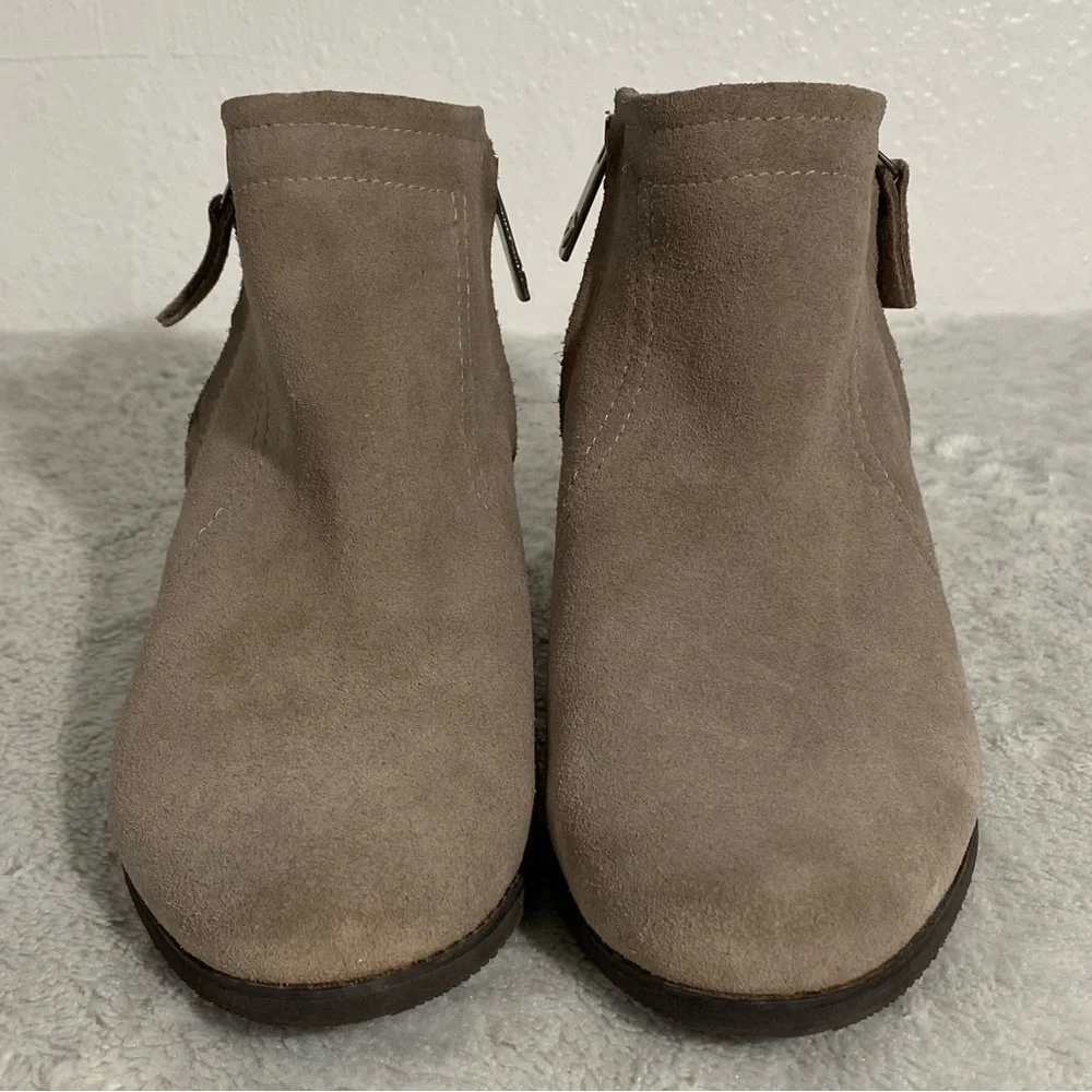 Blondo Liam Waterproof Mushroom Taupe Suede Booties Women’s Size 8.5M
